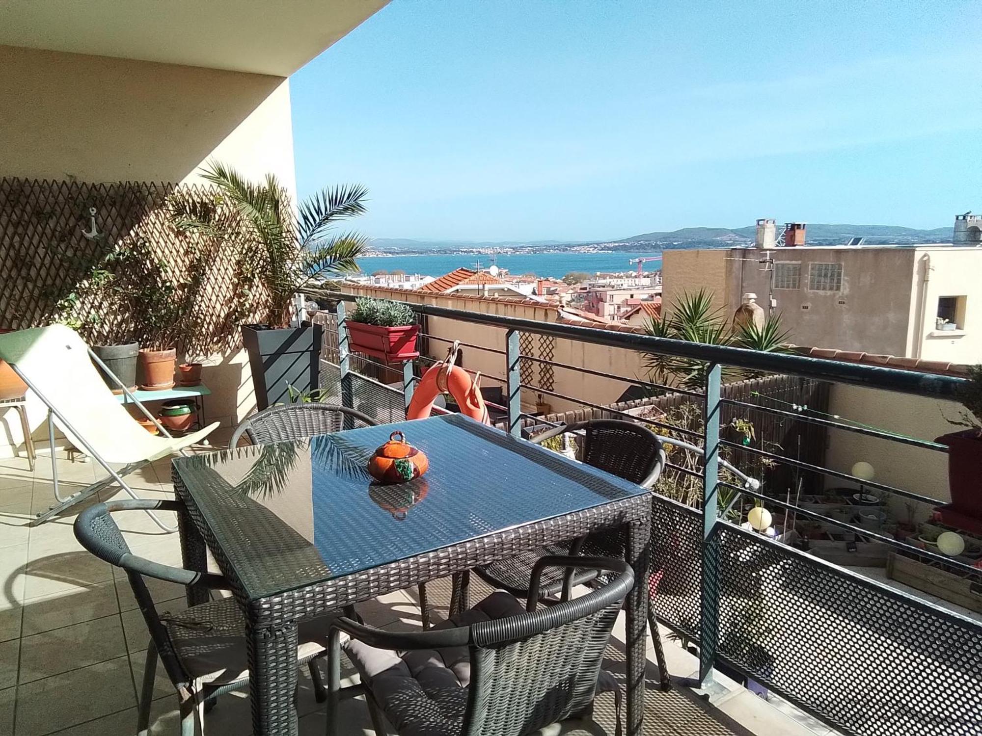 Grand Studio Avec Vue Sete Luaran gambar